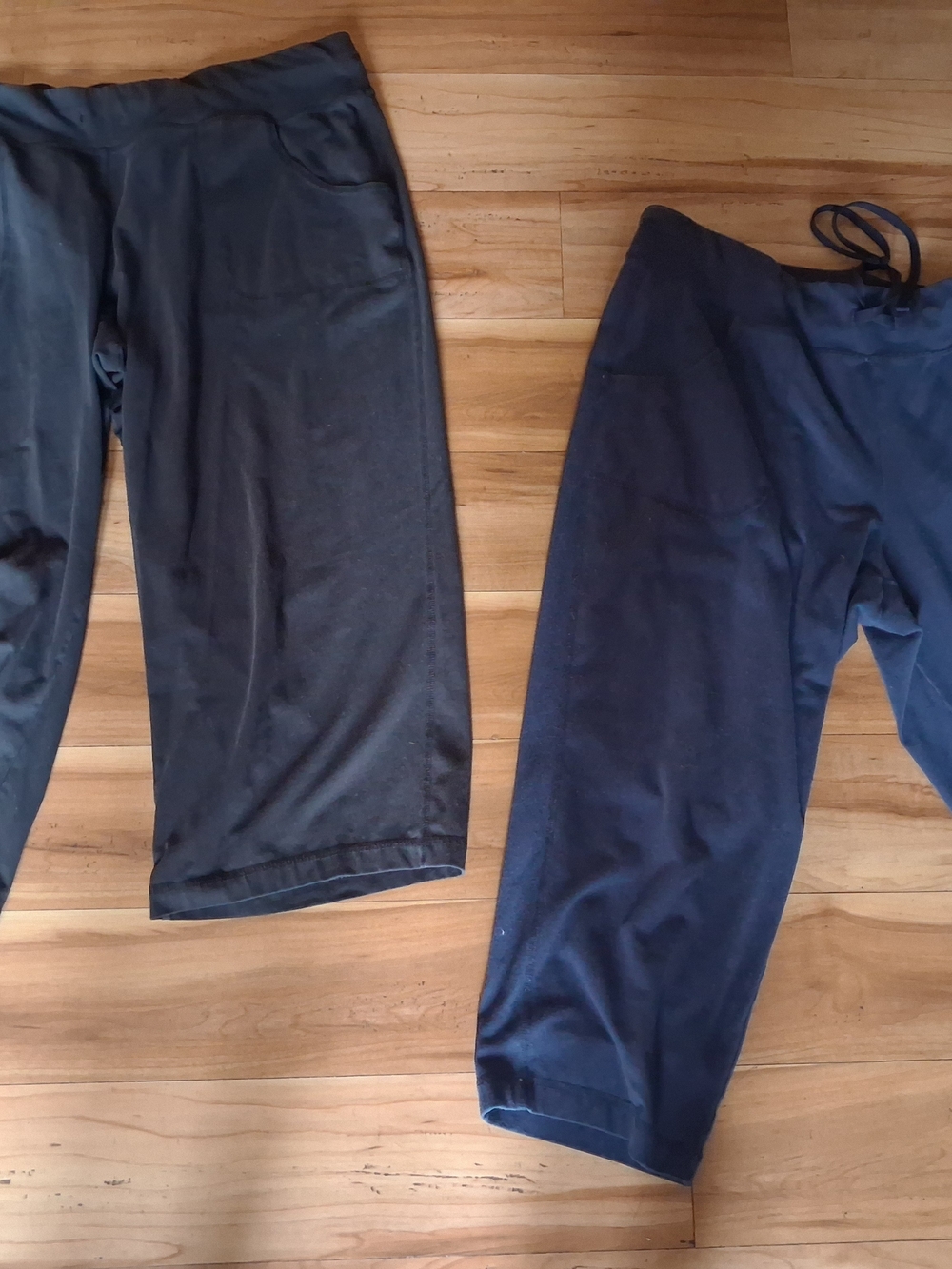Set Of 2 Womens Capri Pants